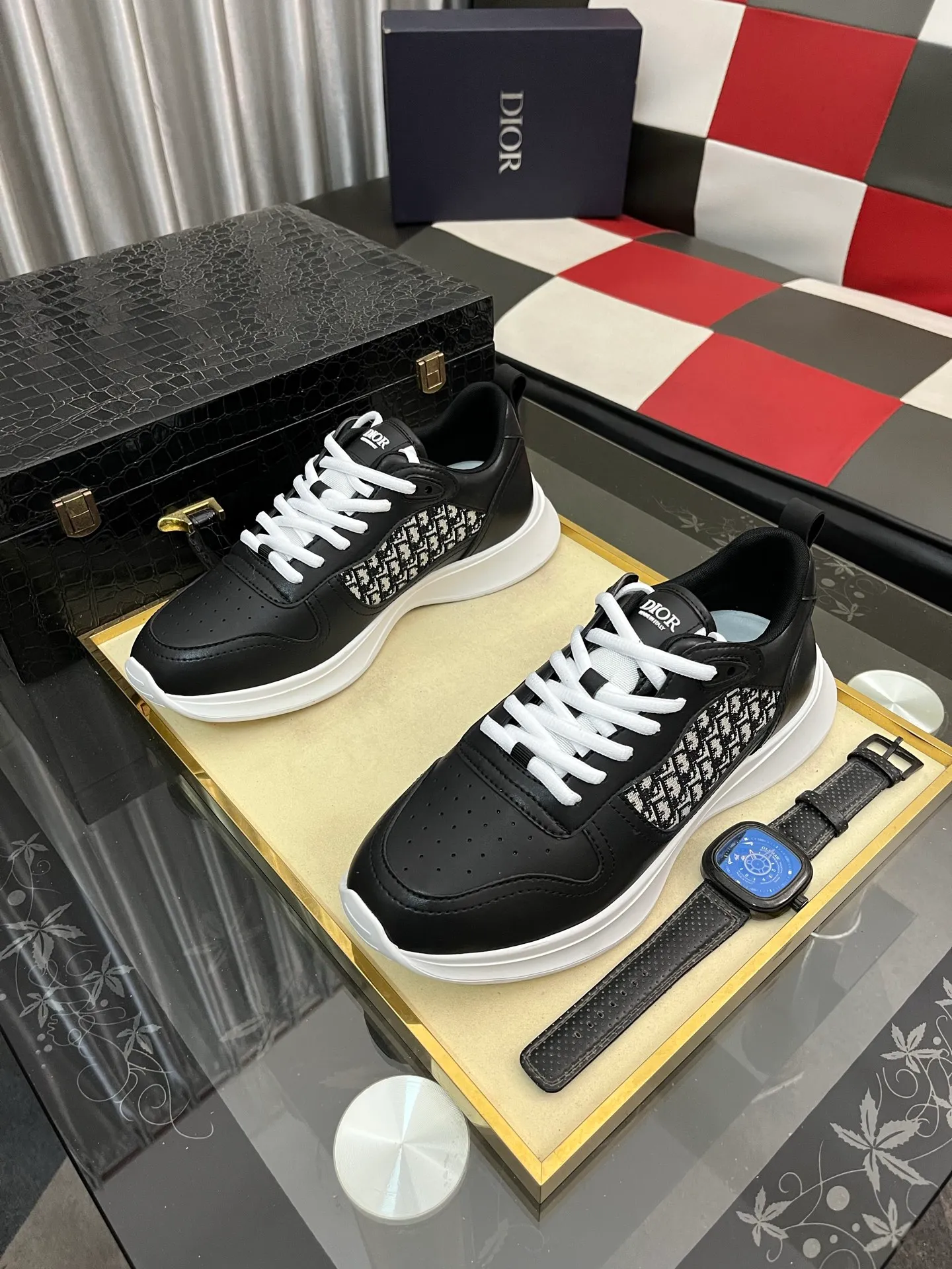 Men's shoes💰: 380⌚️⌚️[Dior] Dior's new men's genuine leather casual shoes, the highest version on the market, any comparison is welcome🆚! The original leather has excellent texture and is super high-end! Fetal sheep net lining imported from Italy, removable pad! Luxurious materials and fine workmanship, highly recommended! Code number: 38-445️⃣Colors available